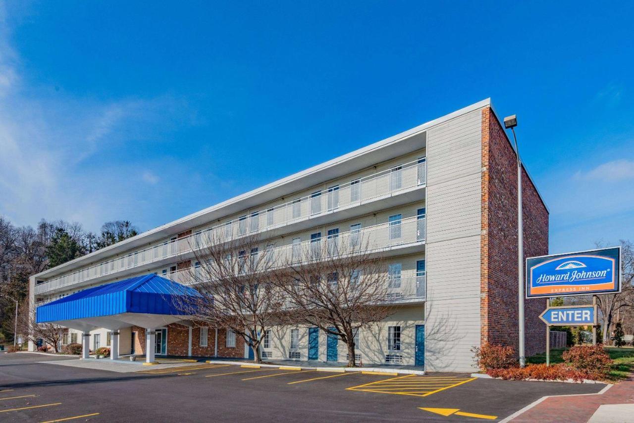 Howard Johnson By Wyndham Стонтон Экстерьер фото